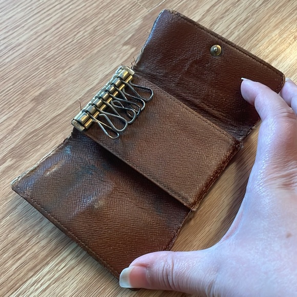 Louis Vuitton 6 key holder - Picture 4 of 8
